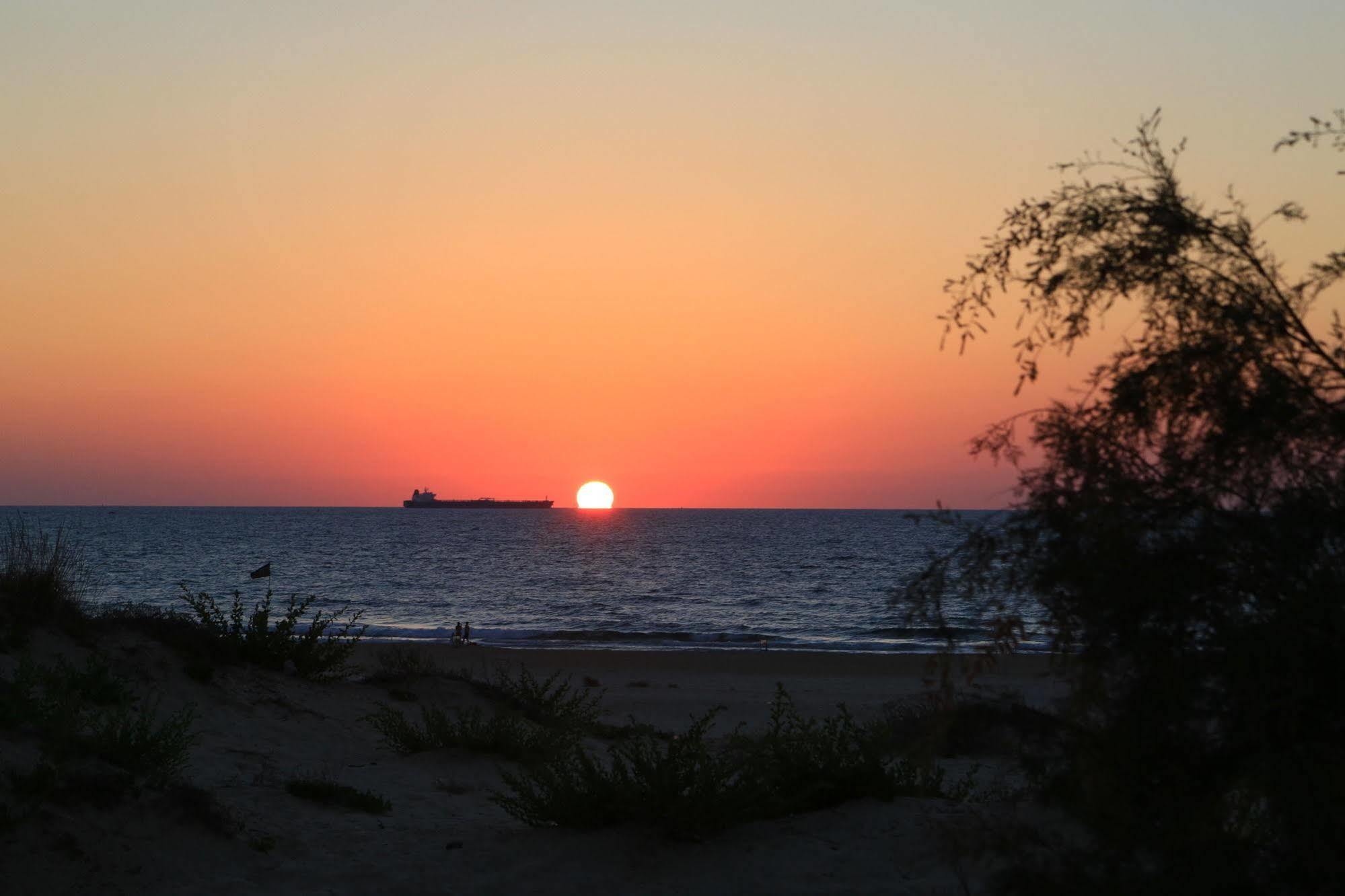 Regina Goren Hotel Ashkelon Bagian luar foto